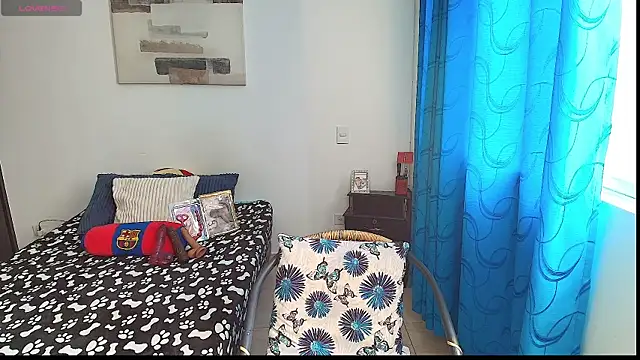 Snapshot of Naty_Stone chatting on 01-24-25, 09:15 Naty Stone online show from 01-24-25, 09:15