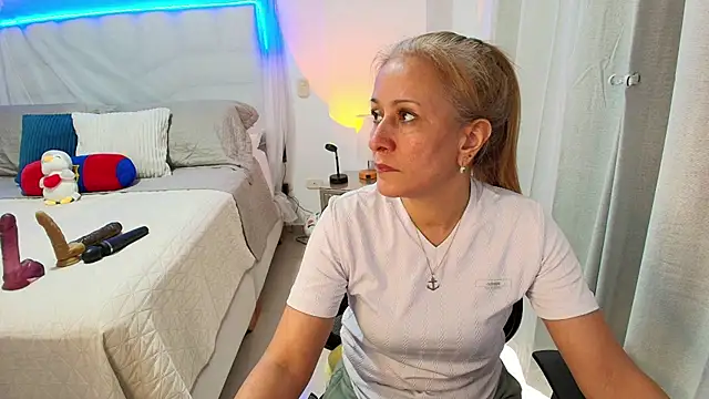 Snapshot of Naty_Stone chatting on 06-04-26, 09:30 Naty Stone online show from 06-04-26, 09:30