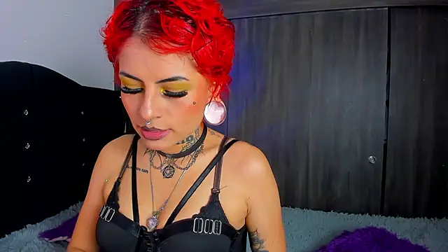 Snapshot of Rainnbow_ chatting on 12-13-24, 02:54 Rainnbow online show from 12-13-24, 02:54