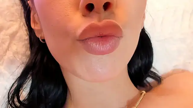 realhotfallingdevil online show from 12-04-24, 07:44