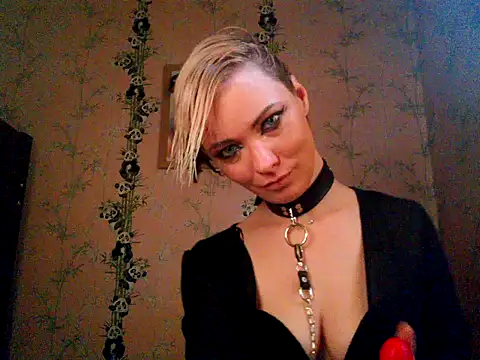 Snapshot of WildMissNiks chatting on 10-28-25, 09:19 WildMissNiks online show from 10-28-25, 09:19