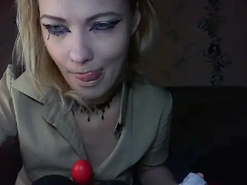 WildMissNiks online show from 06-19-26, 07:47