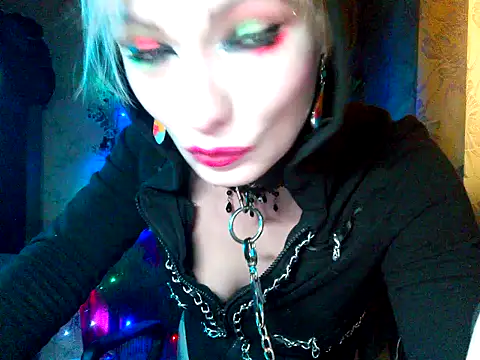 WildMissNiks online show from 12-22-25, 09:42