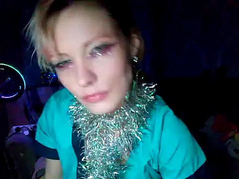 Snapshot of WildMissNiks chatting on 12-27-24, 01:28 WildMissNiks online show from 12-27-24, 01:28