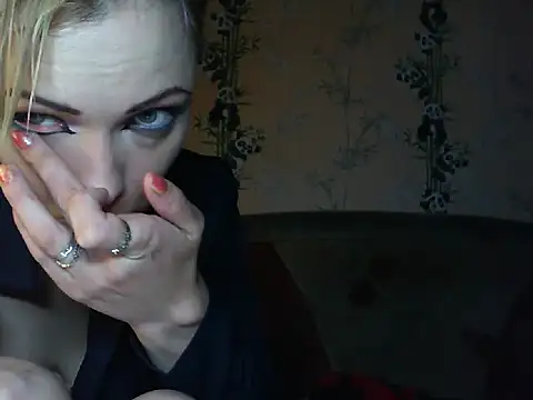 Snapshot of WildMissNiks chatting on 06-11-26, 06:10 WildMissNiks online show from 06-11-26, 06:10