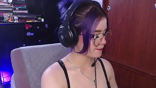 Snapshot of Raventh_ chatting on 09-22-25, 09:54 Raventh online show from 09-22-25, 09:54