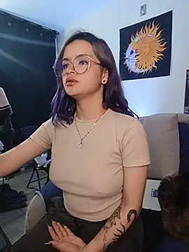 Snapshot of Raventh_ chatting on 07-18-26, 04:21 Raventh online show from 07-18-26, 04:21