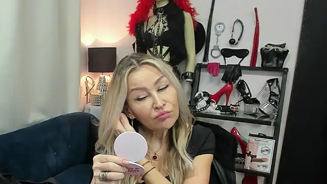 Snapshot of crystaLUX chatting on 04-03-26, 04:41 crystaLUX online show from 04-03-26, 04:41