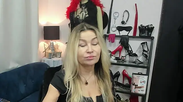 Snapshot of crystaLUX chatting on 03-24-26, 05:29 crystaLUX online show from 03-24-26, 05:29