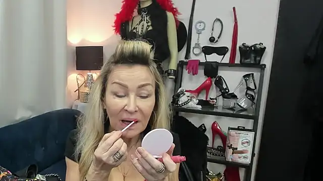 Snapshot of crystaLUX chatting on 03-23-26, 05:18 crystaLUX online show from 03-23-26, 05:18