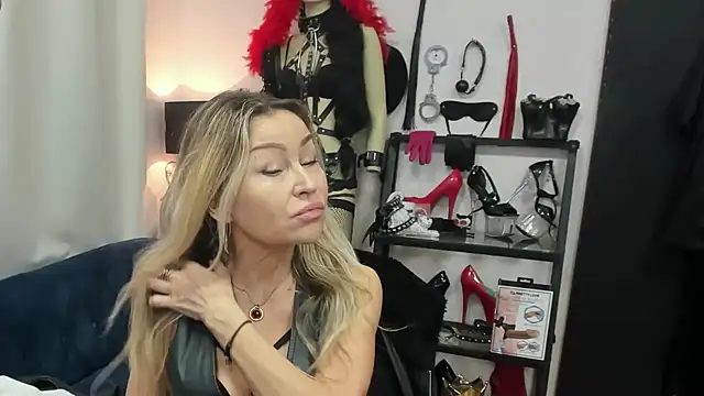 Snapshot of crystaLUX chatting on 03-20-26, 05:30 crystaLUX online show from 03-20-26, 05:30