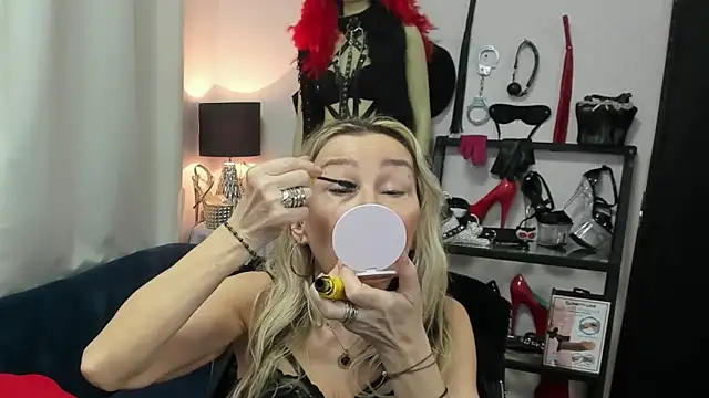 Snapshot of crystaLUX chatting on 04-16-26, 04:35 crystaLUX online show from 04-16-26, 04:35