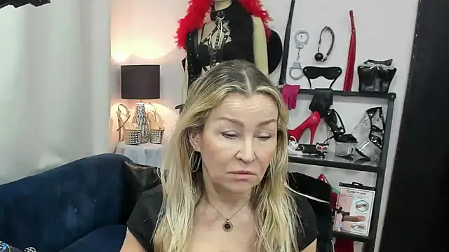 Snapshot of crystaLUX chatting on 04-02-26, 05:14 crystaLUX online show from 04-02-26, 05:14