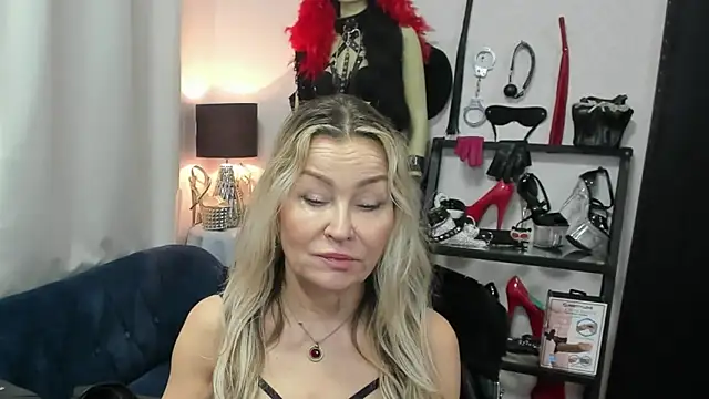 Snapshot of crystaLUX chatting on 04-17-26, 04:37 crystaLUX online show from 04-17-26, 04:37