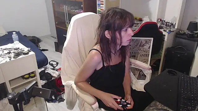 Snapshot of missthon0 chatting on 04-27-26, 10:24 missthon0 online show from 04-27-26, 10:24
