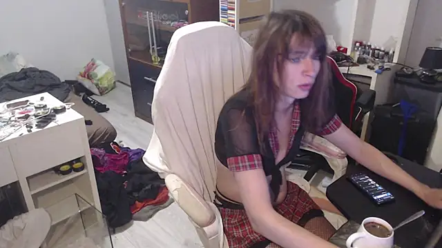 Snapshot of missthon0 chatting on 05-10-26, 08:51 missthon0 online show from 05-10-26, 08:51
