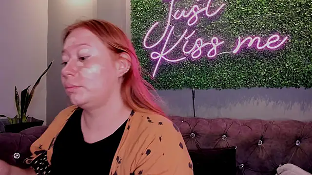 hannamartinn online show from 10-22-25, 03:33