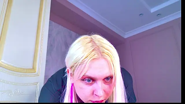 Evelyn rabbit online show from 06-08-26, 11:55