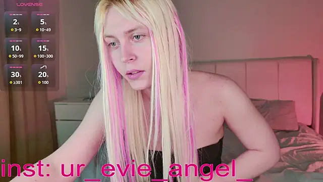 Evelyn rabbit online show from 03-19-26, 03:12