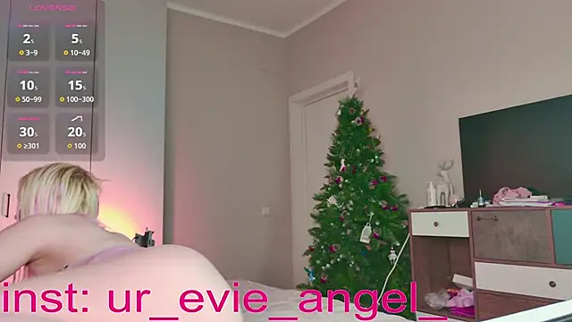 Evelyn rabbit online show from 03-12-26, 01:15