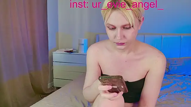 Evelyn rabbit online show from 04-10-26, 09:49