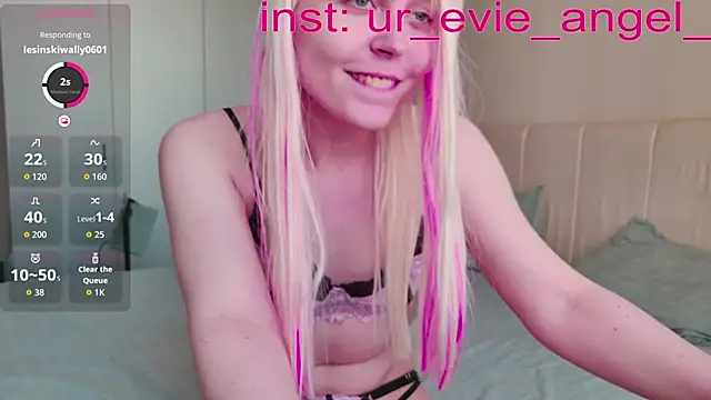 Evelyn rabbit online show from 03-30-26, 09:22