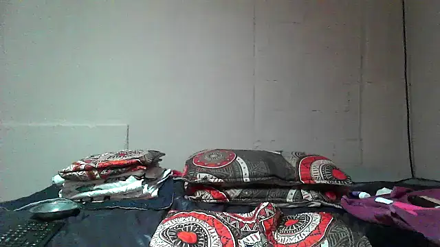 Snapshot of boobynatz chatting on 09-27-25, 02:07 boobynatz online show from 09-27-25, 02:07