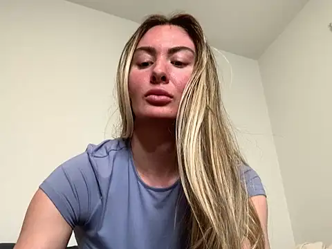 Snapshot of Alyssa_rhoades chatting on 05-30-26, 01:01 Alyssa rhoades online show from 05-30-26, 01:01