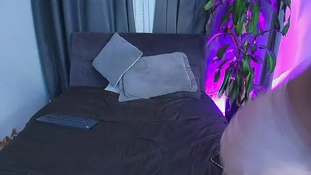 Snapshot of Aliciawonderxx chatting on 04-04-26, 12:06 Aliciawonderxx online show from 04-04-26, 12:06