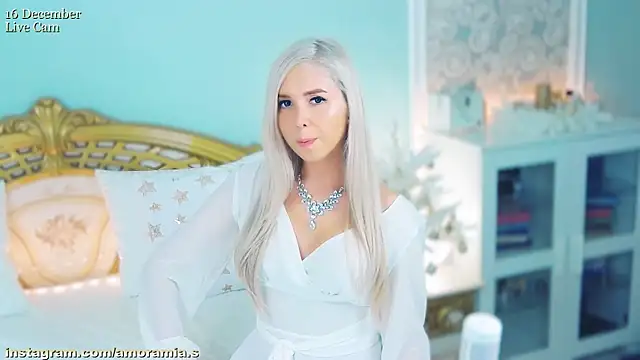 Amoramias online show from 12-16-24, 07:54