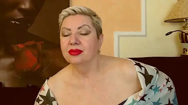 Snapshot of LadyPosh chatting on 02-26-25, 09:42 LadyPosh online show from 02-26-25, 09:42