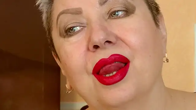 Snapshot of LadyPosh chatting on 05-22-26, 07:34 LadyPosh online show from 05-22-26, 07:34