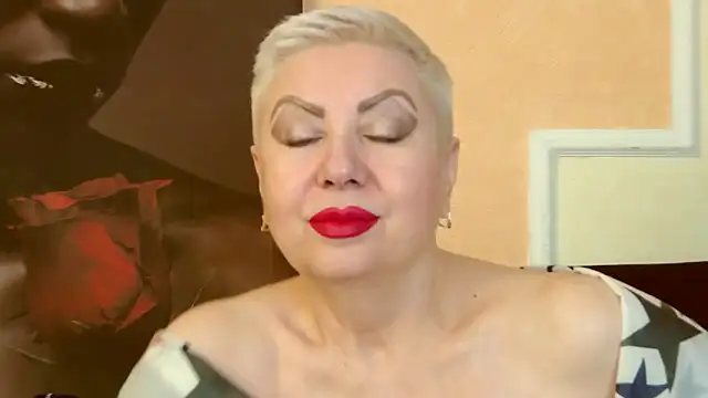 Snapshot of LadyPosh chatting on 03-12-25, 09:45 LadyPosh online show from 03-12-25, 09:45