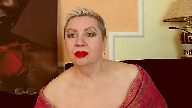 Snapshot of LadyPosh chatting on 05-14-26, 07:44 LadyPosh online show from 05-14-26, 07:44