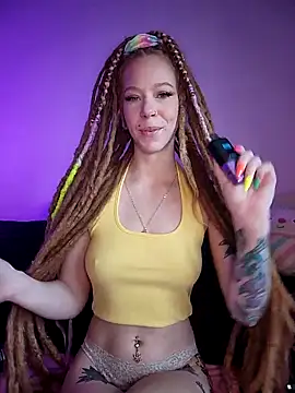 LucidLucy online show from 04-15-26, 04:00