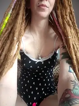 LucidLucy online show from 11-26-25, 04:07