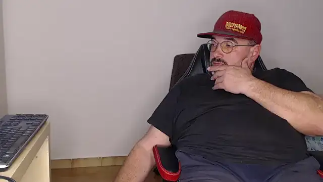 Snapshot of fraboys chatting on 02-17-25, 02:38 fraboys online show from 02-17-25, 02:38