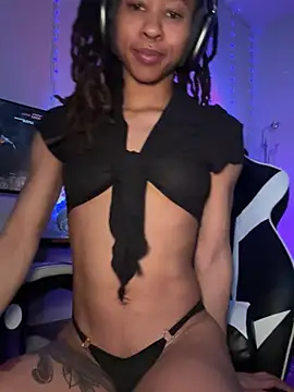 Snapshot of thebrattygoddess chatting on 03-20-25, 10:51 thebrattygoddess online show from 03-20-25, 10:51