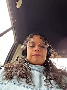 Snapshot of afroditaP_ chatting on 05-30-26, 03:17 afroditaP online show from 05-30-26, 03:17