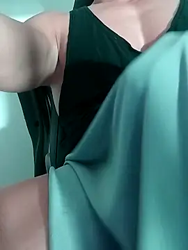 Snapshot of sexy_fit_guy_on_cam chatting on 10-19-25, 07:00 sexy fit guy on cam online show from 10-19-25, 07:00