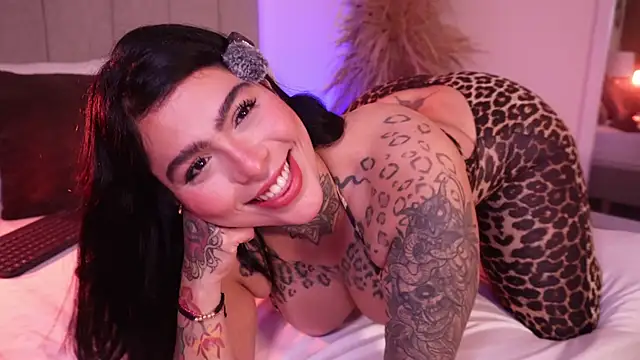 Snapshot of curvyliciousss chatting on 01-16-26, 06:01 curvyliciousss online show from 01-16-26, 06:01