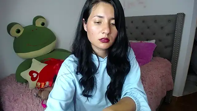 Snapshot of emily_honter chatting on 03-21-25, 07:02 emily honter online show from 03-21-25, 07:02