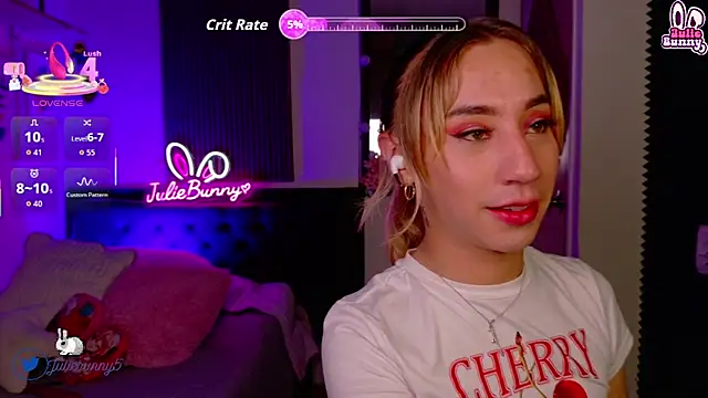 Snapshot of Littlebunny21 chatting on 05-25-26, 01:38 Littlebunny21 online show from 05-25-26, 01:38