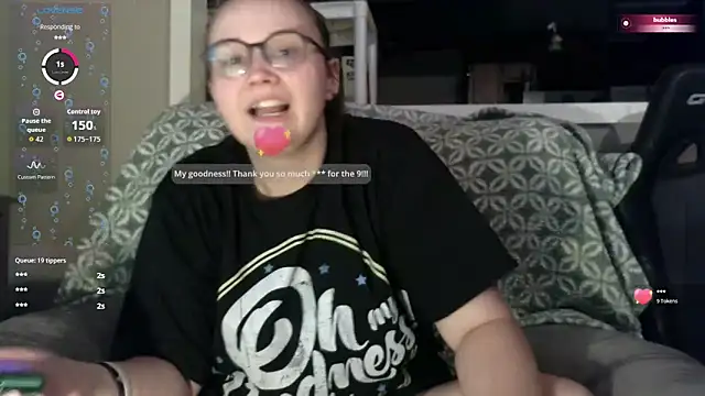 Snapshot of ZeTurtleMaster chatting on 10-28-25, 01:39 ZeTurtleMaster online show from 10-28-25, 01:39