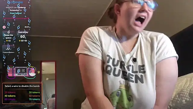 Snapshot of ZeTurtleMaster chatting on 11-22-25, 12:54 ZeTurtleMaster online show from 11-22-25, 12:54