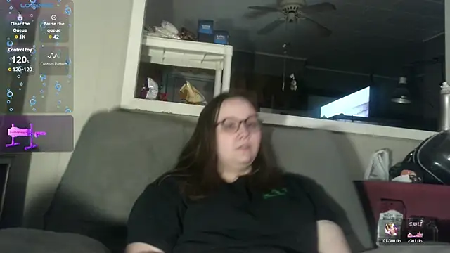 Snapshot of ZeTurtleMaster chatting on 04-11-26, 02:30 ZeTurtleMaster online show from 04-11-26, 02:30