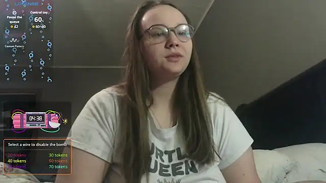 Snapshot of ZeTurtleMaster chatting on 11-18-25, 03:32 ZeTurtleMaster online show from 11-18-25, 03:32