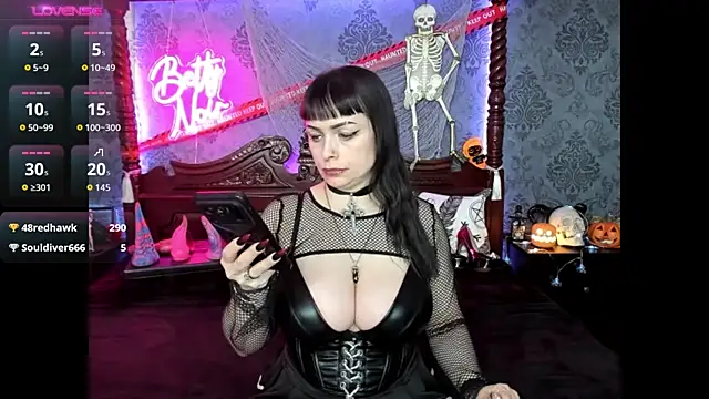 BettyNoir online show from 10-24-25, 09:25