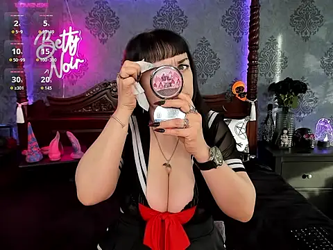 BettyNoir online show from 10-21-25, 07:30