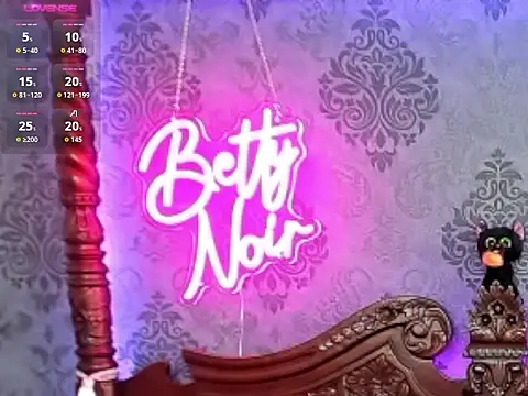 BettyNoir online show from 10-17-25, 06:50